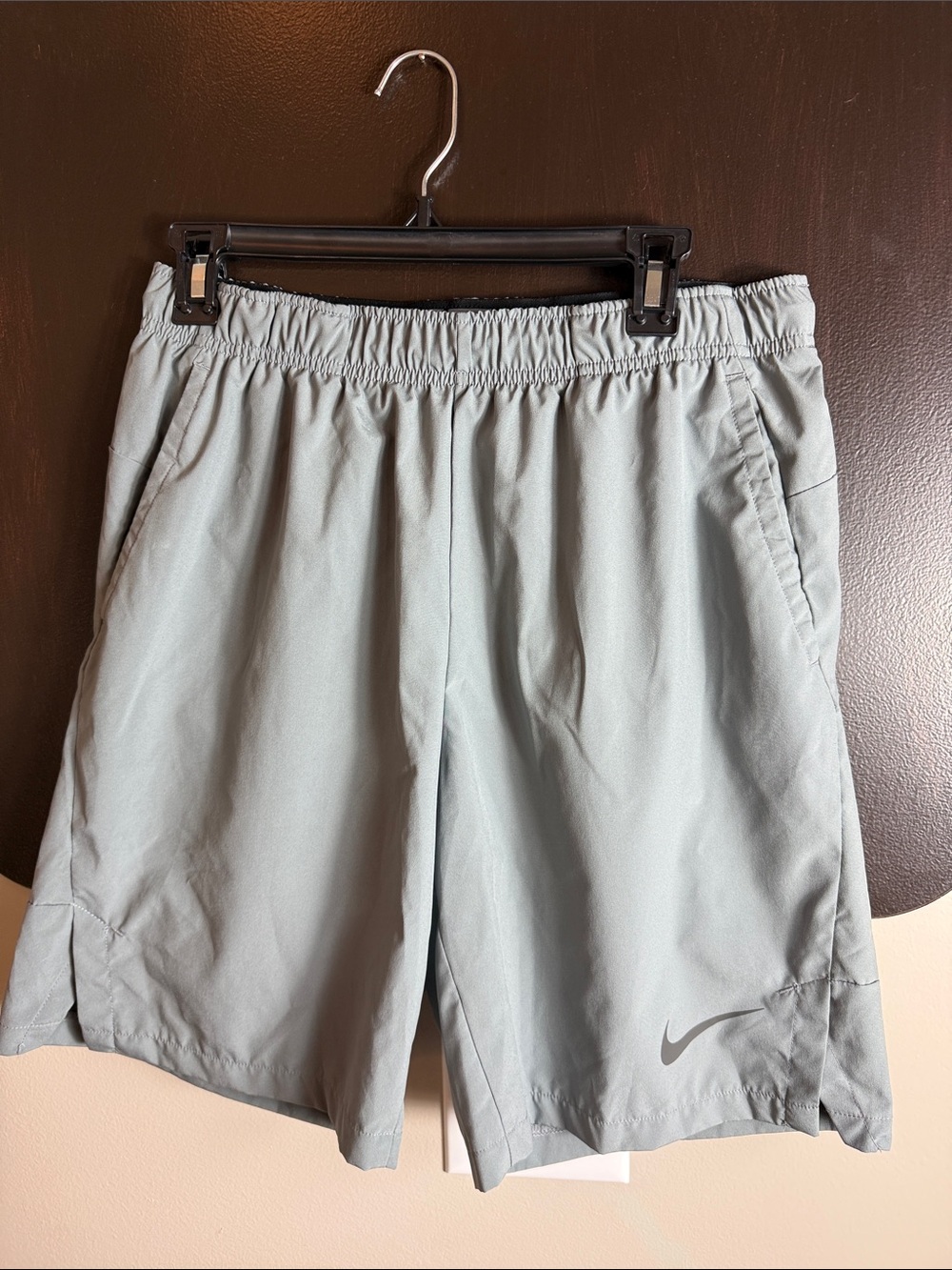 Nike Men’s Light Gray Athletic Shorts Size M